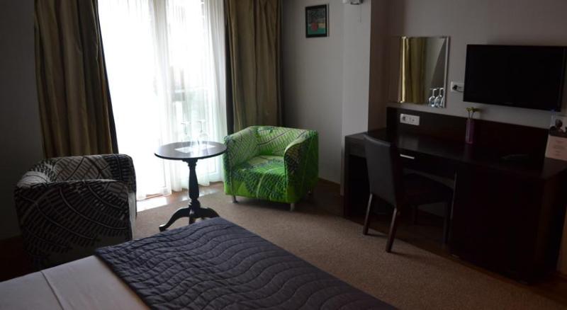 Hotel Dolce International Skopje Exteriör bild