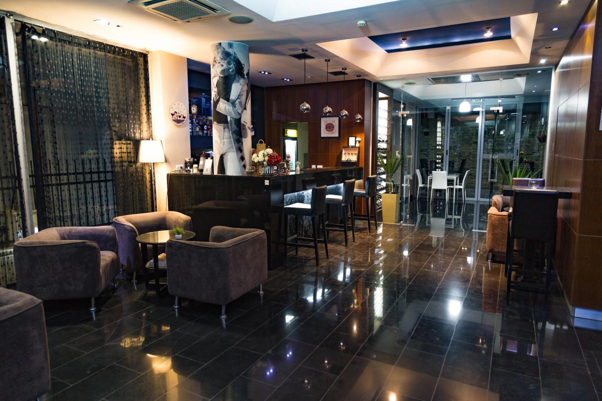 Hotel Dolce International Skopje Exteriör bild