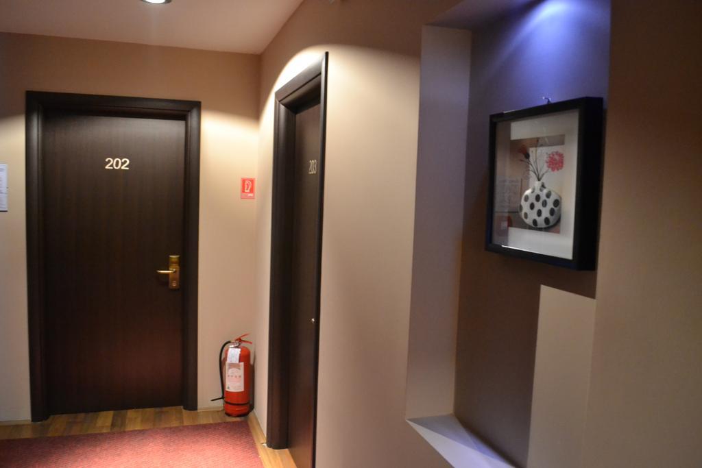 Hotel Dolce International Skopje Exteriör bild