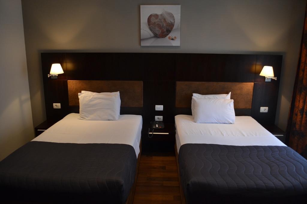 Hotel Dolce International Skopje Exteriör bild