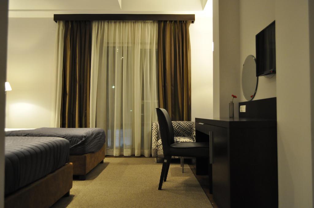 Hotel Dolce International Skopje Exteriör bild