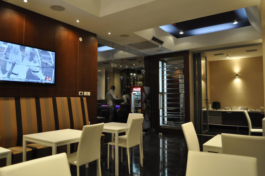 Hotel Dolce International Skopje Exteriör bild