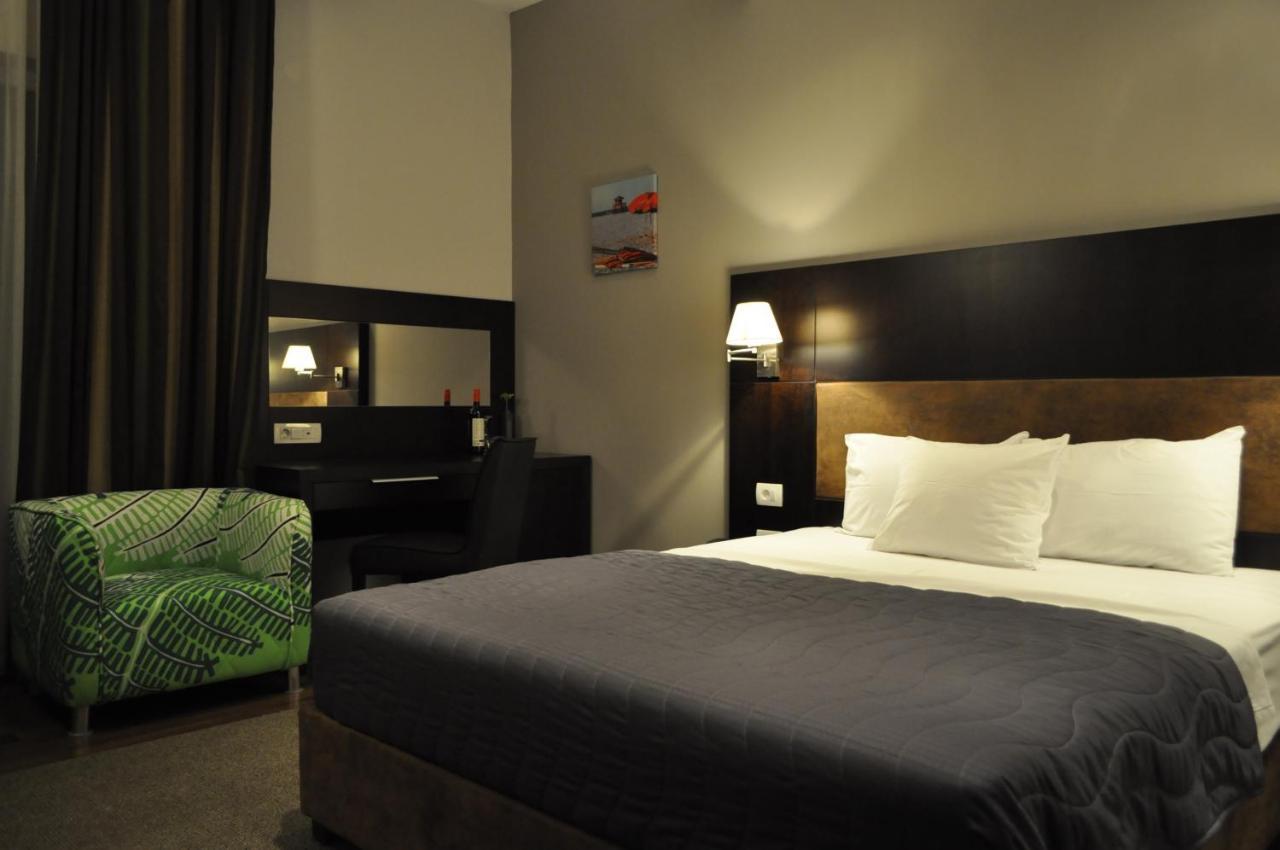 Hotel Dolce International Skopje Exteriör bild