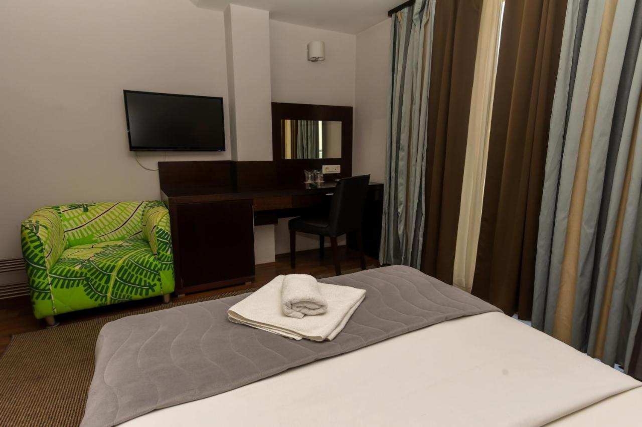Hotel Dolce International Skopje Exteriör bild